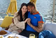 أحمد الفيشاوي يعبّر عن حبه لصديقته كاميلا فيونا في جولة نهرية بالقاهرة