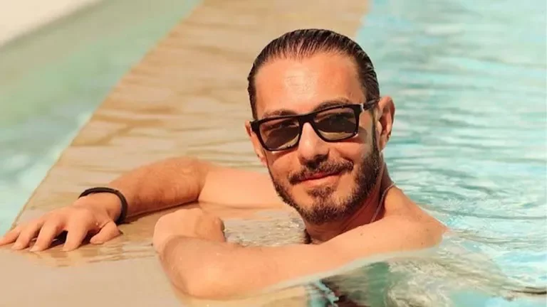 أحمد زاهر يتألق بإطلالة شبابية جديدة تثير تفاعل الجمهور
