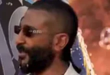 أحمد سعد يثير الجدل بإطلالة جديدة بـ"ضفيرة شعر"