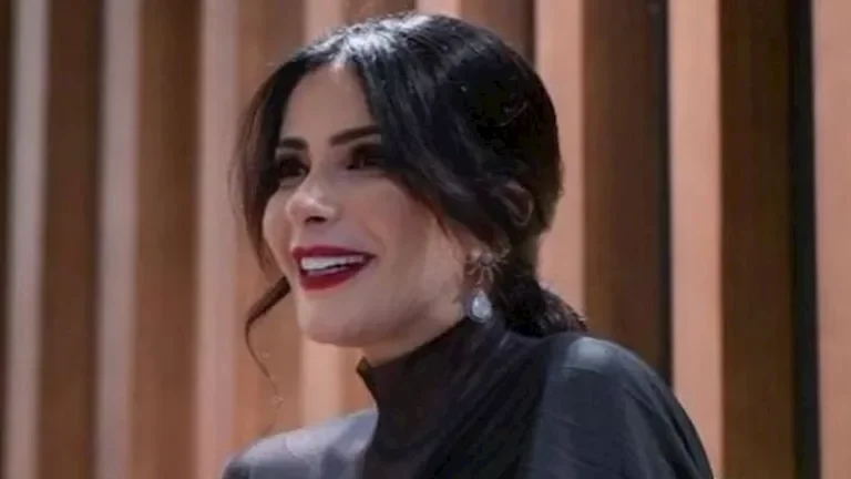 أشرف زكي يعلق على قرار منى زكي برفض التصالح بعد أزمة الصور المفبركة