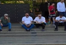 إسماعيل فرغلي وصبحي خليل يحضران جنازة محمد مرزبان بالملابس البيضاء