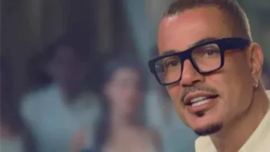"إعلان عمرو دياب يثير جدلاً بين رواد مواقع التواصل الاجتماعي بسبب شبهه بفؤاد المهندس"
