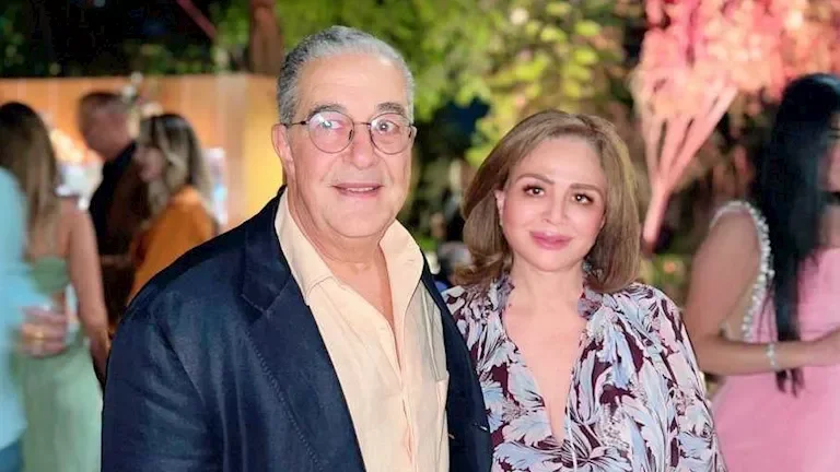 إلهام شاهين تشارك صوراً من أحدث ظهور لها برفقة عدد من نجوم الفن