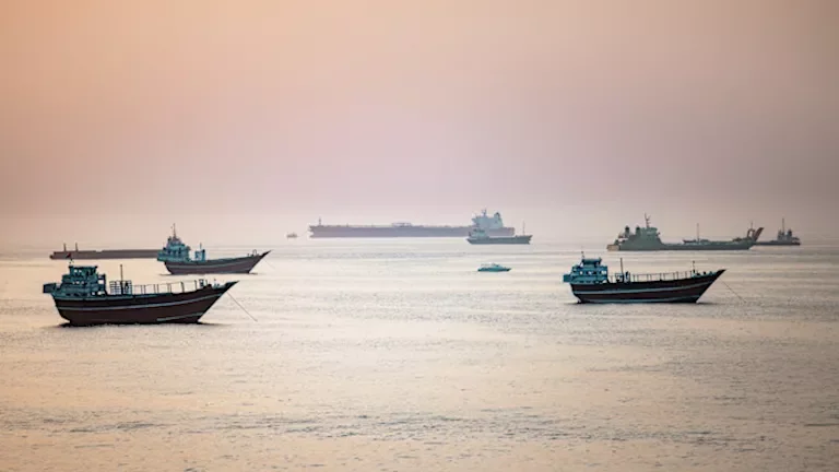 إيران تخطط لإنشاء خط هاتفي مباشر مع الولايات المتحدة لإدارة مضيق هرمز