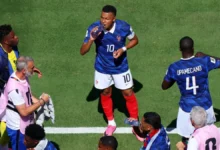 اتهامات بتغيير نتائج المونديال تثير جدلاً بين «يويفا» و«فيفا» حول «استراحة الماء»
