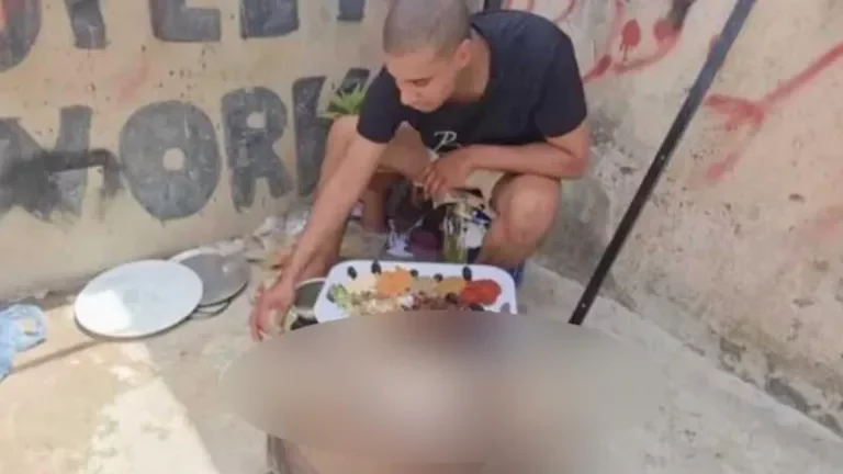 اعتقال بلوجر مغربي بسبب فيديو يظهر أكل كلب ميت في العيد