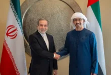 الإمارات تطالب إيران بالالتزام بحماية الملاحة في مضيق هرمز خلال اتصال هاتفي
