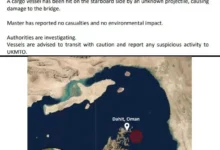 البحرية البريطانية تُعلن عن هجوم على سفينة شحن قبالة سواحل عُمان
