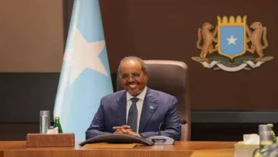 البرهان يناقش مع المبعوث الأممي سبل تحقيق السلام في السودان
