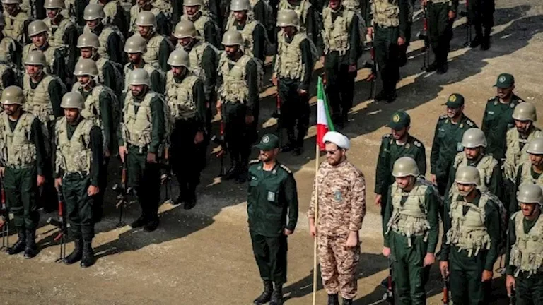 الحرس الثوري الإيراني يعلن قصف قاعدة علي السالم في الكويت والأسطول الخامس في البحرين