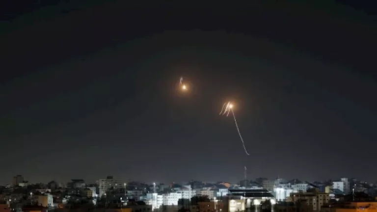 الحرس الثوري ينفذ عملية ضد 8 مواقع أمريكية في البحرين والكويت باستخدام الصواريخ والطائرات المسيّرة