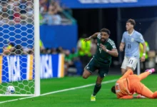 العمري يتصدر قائمة اللاعبين السعوديين وأراوخو يتألق في مواجهة السعودية وأوروغواي