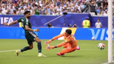 العمري يحقق إنجازاً تاريخياً كأول مدافع سعودي يسجل هدفاً في المونديال
