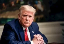 ترامب يدعو إسرائيل وإيران إلى وقف إطلاق النار فوراً