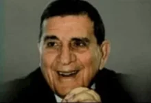 "تفاصيل حول والد المنتج صادق الصباح بعد تدمير منزله في غارة إسرائيلية"