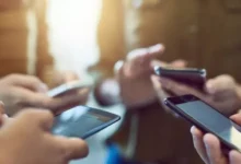 حظر استخدام الهواتف الذكية على الموظفين في أفغانستان يدخل حيز التنفيذ