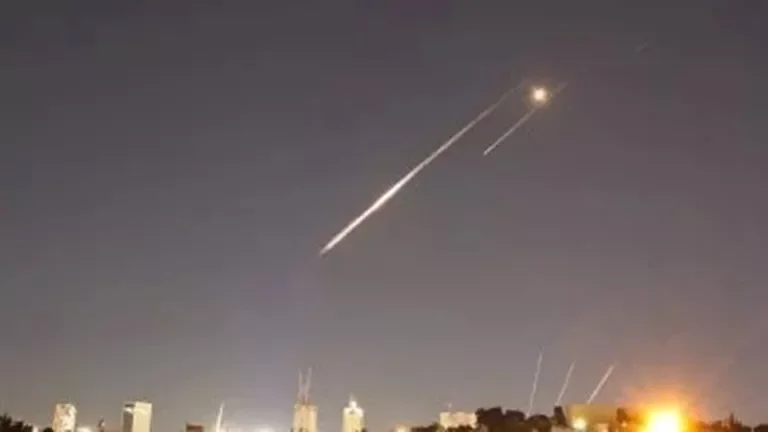 "خسائر أولية لإسرائيل جراء القصف الإيراني وفقاً لتقارير صحفية"