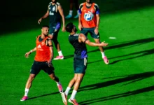 دونيس يختبر تنظيم الدفاع في المنتخب ويستعين بأخصائي نفسي