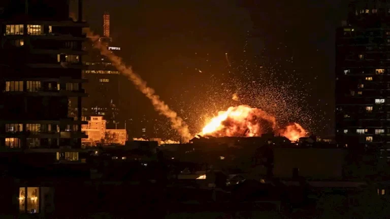 دوي ثلاثة انفجارات في جنوب قشم ومضيق هرمز بعد اتفاق أمريكي إيراني 1 دوي ثلاثة انفجارات في جنوب قشم ومضيق هرمز بعد اتفاق أمريكي إيراني