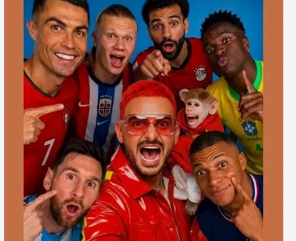 رامز جلال يشارك صورة مع ميسي ورونالدو وصلاح ويصفهم بـ "الأساطير"
