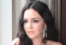 ركين سعد تتألق بفستان بني لامع في جلسة تصوير جديدة على إنستجرام