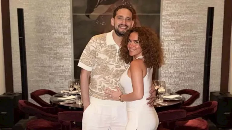 "رنا رئيس تعبر عن حبها لزوجها بجانب النيل"