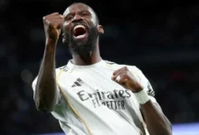 ريال مدريد يجدد عقد المدافع الألماني روديغر رسميًا