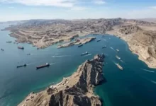 سفن تطلب تصاريح من طهران لعبور مضيق هرمز