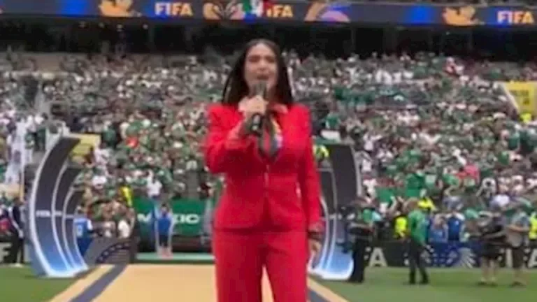 سلمى حايك تحضر حفل افتتاح بطولة كأس العالم 2026 في المكسيك