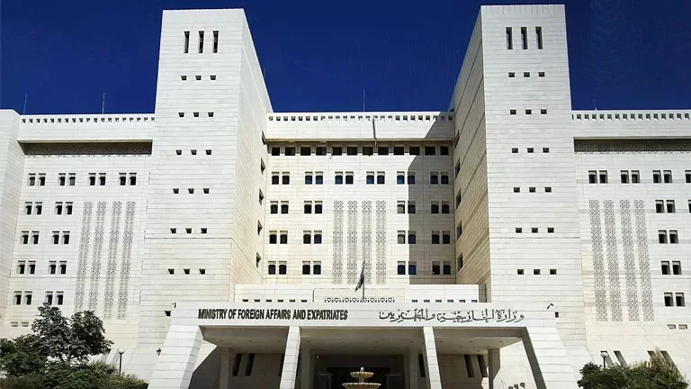 سوريا تعين الأحمد مستشارًا للشؤون العربية بعد اعتراض مصر على تعيينه سفيرًا