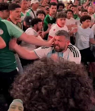شرطة نيويورك تتدخل لفض اشتباكات بين أنصار المنتخبين قبل بداية المباراة
