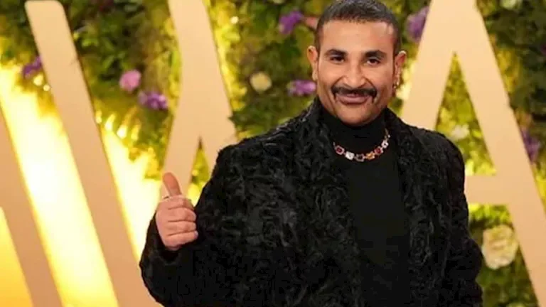 "صور توثق ردود فعل الجمهور تجاه تقاليع أحمد سعد قبل قص ضفيرته" 1 "صور توثق ردود فعل الجمهور تجاه تقاليع أحمد سعد قبل قص ضفيرته"
