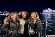 صور ثلاثي الصداقة الأشهر في الوسط الفني: ليلى علوي وإلهام شاهين وهالة صدقي في 20 لقطة مميزة