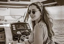 عائشة بن أحمد تتألق في المصيف وسط البحر وجمهور يتفاعل - صور