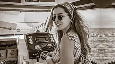 عائشة بن أحمد تتألق في المصيف وسط البحر وجمهور يتفاعل - صور