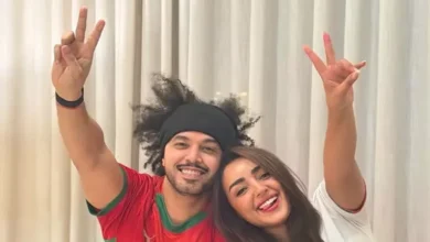 عبد الفتاح الجريني وزوجته يتواجدان في المدرجات لدعم المغرب أمام البرازيل في المونديال