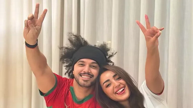 عبد الفتاح الجريني وزوجته يتواجدان في المدرجات لدعم المغرب أمام البرازيل في المونديال