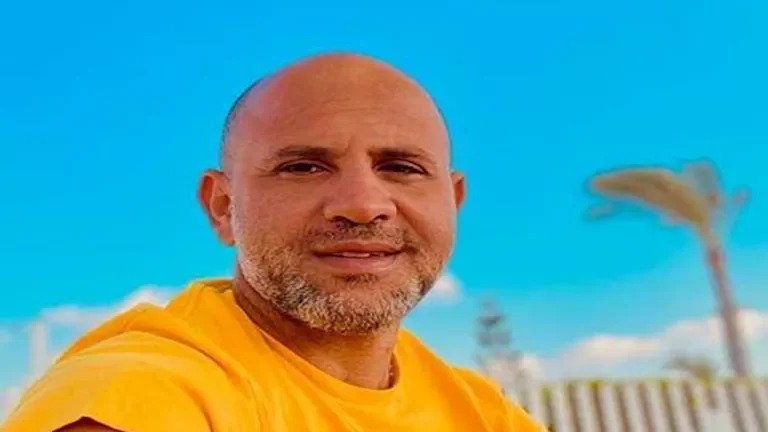 عزيز الشافعي يحتفي بنجاح "تباعا" و"بحرية" في قائمة الأكثر استماعا 1 عزيز الشافعي يحتفي بنجاح "تباعا" و"بحرية" في قائمة الأكثر استماعا