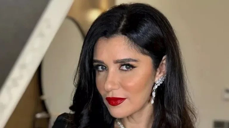 غادة عادل تفسر أسباب قلة ظهورها على وسائل التواصل الاجتماعي في فيديو جديد