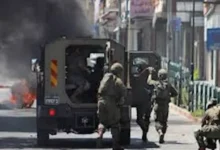 قوات الاحتلال تقتحم مناطق في الضفة الغربية باستخدام القنابل والغاز