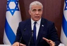 لبيد يدعو إلى تغيير الحكومة سريعاً لحماية علاقات إسرائيل الخارجية