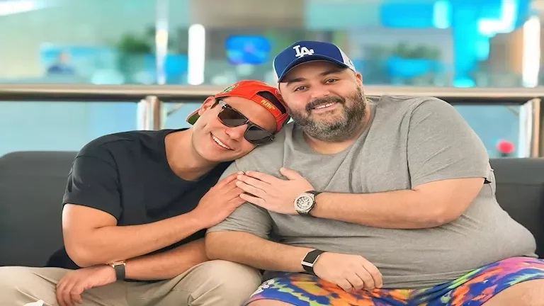 محمد إمام وشيكو يتوجهان إلى الرياض لحضور عرض فيلم "صقر وكناريا" 1 محمد إمام وشيكو يتوجهان إلى الرياض لحضور عرض فيلم "صقر وكناريا"