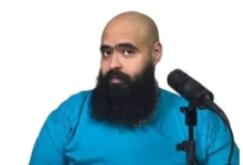 محمد عبد العاطي يعلن عودة "مع كامل احترامي" بعد الإفراج عنه من السجن