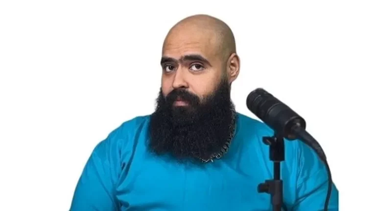 محمد عبد العاطي يعلن عودة "مع كامل احترامي" بعد الإفراج عنه من السجن 1 محمد عبد العاطي يعلن عودة "مع كامل احترامي" بعد الإفراج عنه من السجن