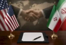 مسؤول أمريكي ينفي تعليق محادثات إيران