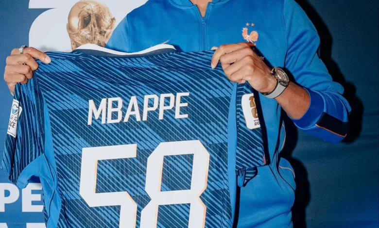 منتخب فرنسا يكرم هدافه التاريخي الجديد