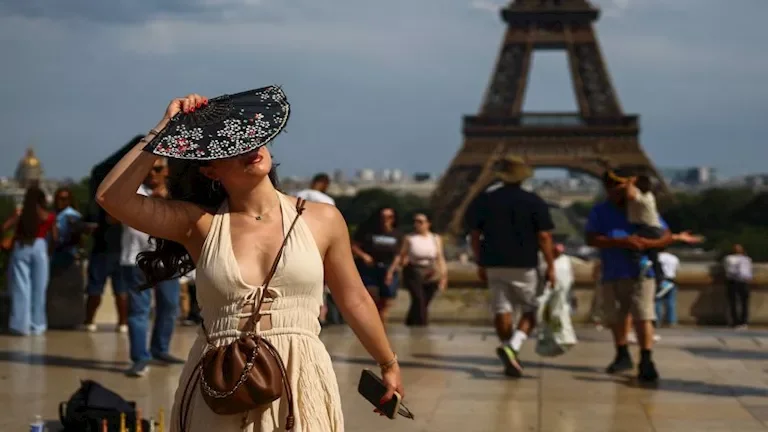 موجة حر قياسية تضرب أوروبا وتؤثر على الحياة اليومية