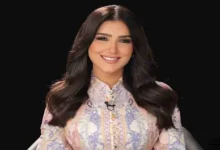 مي عمر ومحمد سامي يستعرضان رقصهما في الشارع على أنغام "Dancing Queen"