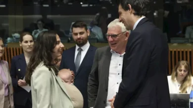 وزيرة سويدية تحضر طفلها الرضيع إلى اجتماع للاتحاد الأوروبي لأول مرة