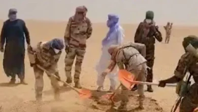 وفاة 49 شخصاً عطشاً بعد تعطل شاحنتهم في صحراء النيجر ودفنهم في مقبرة جماعية
